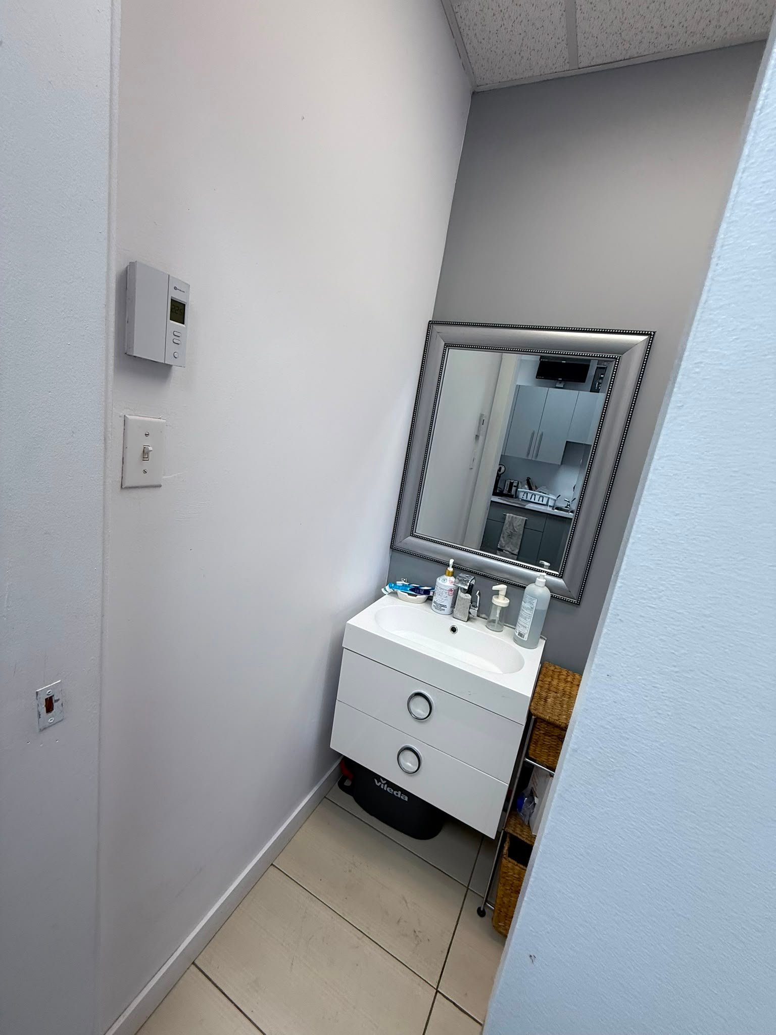 BUREAUX À PARTAGER & SALLE DE CONFÉRENCE À LOUER – MONTRÉAL