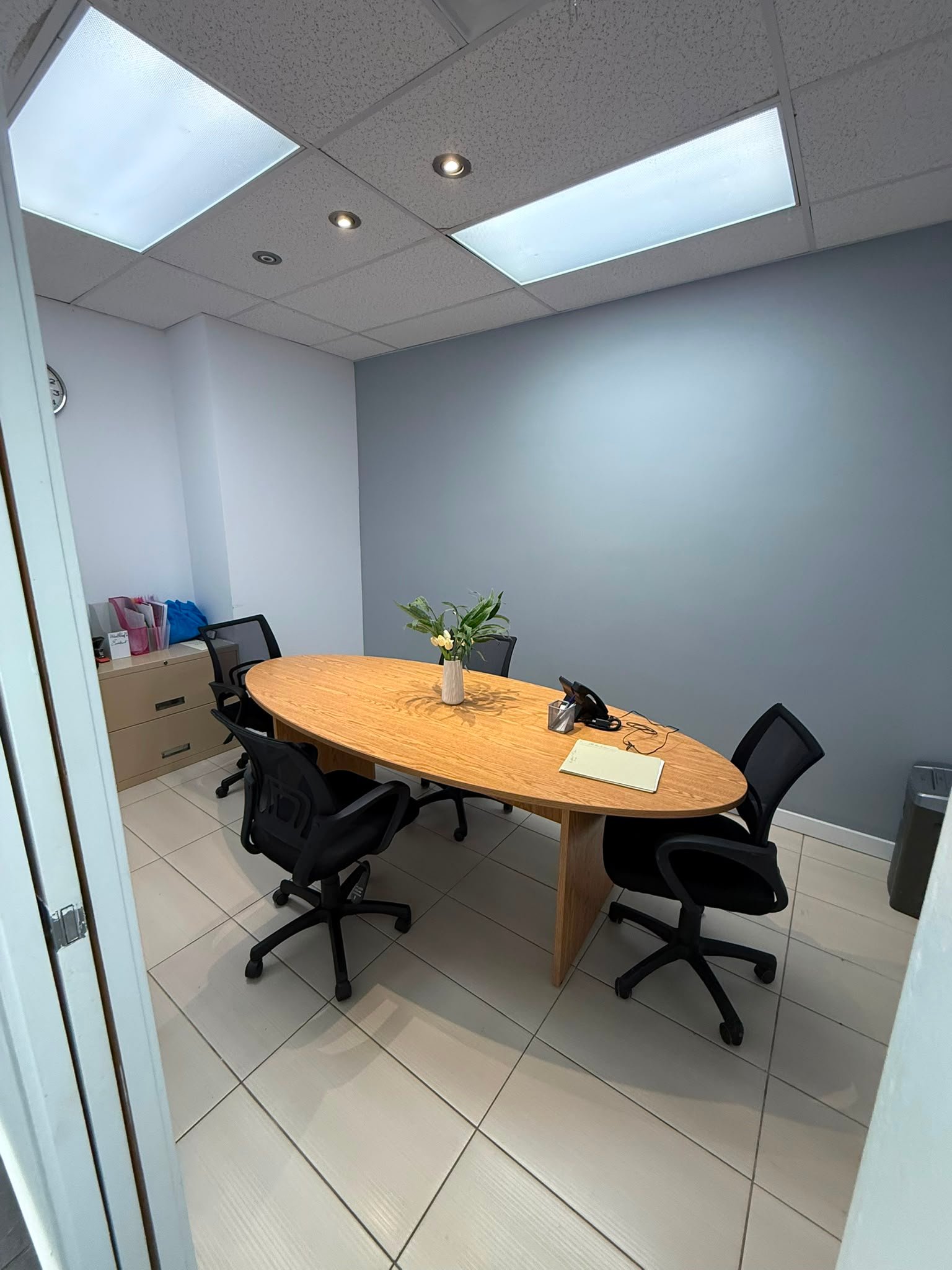 BUREAUX À PARTAGER & SALLE DE CONFÉRENCE À LOUER – MONTRÉAL