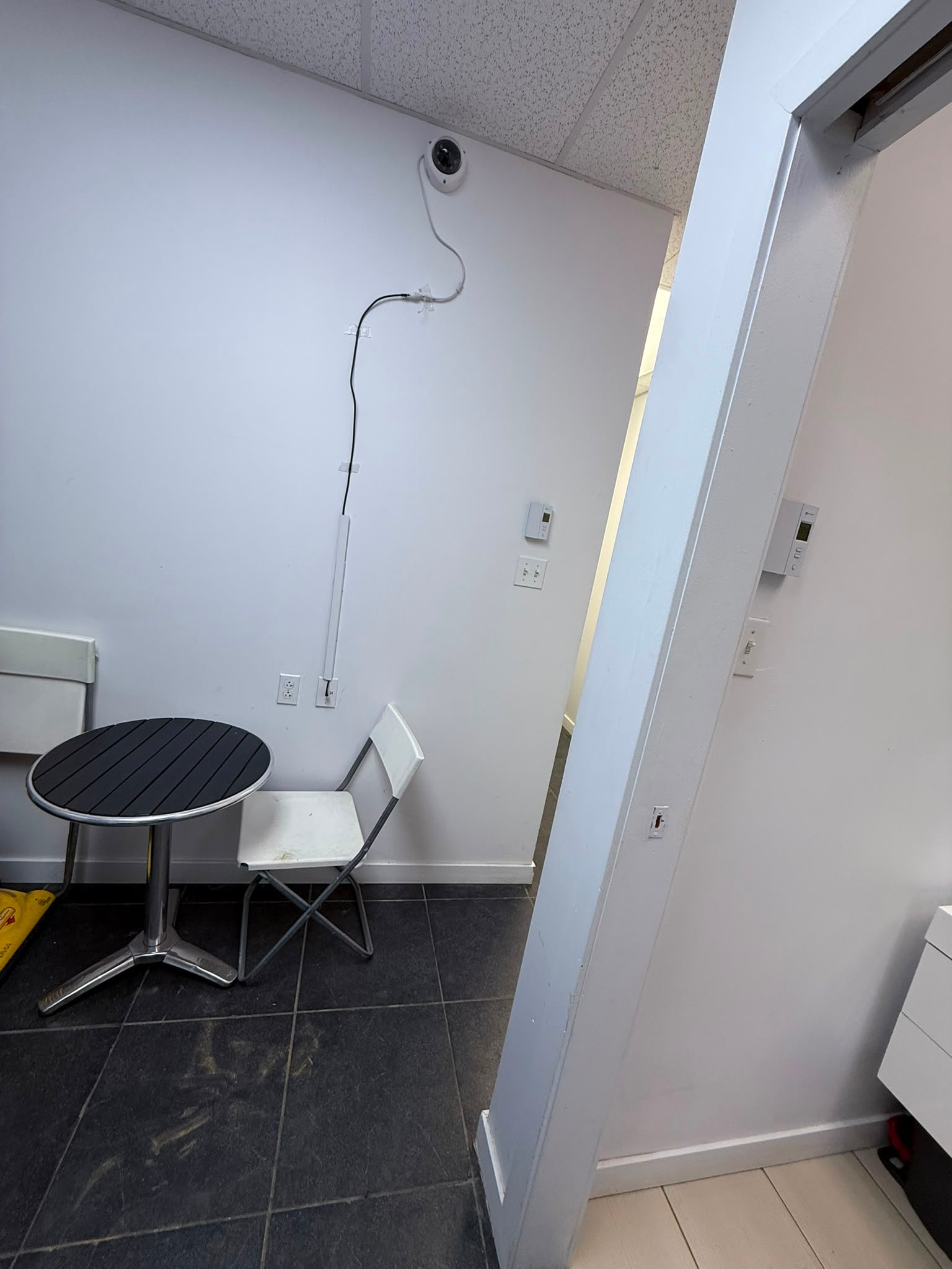 BUREAUX À PARTAGER & SALLE DE CONFÉRENCE À LOUER – MONTRÉAL