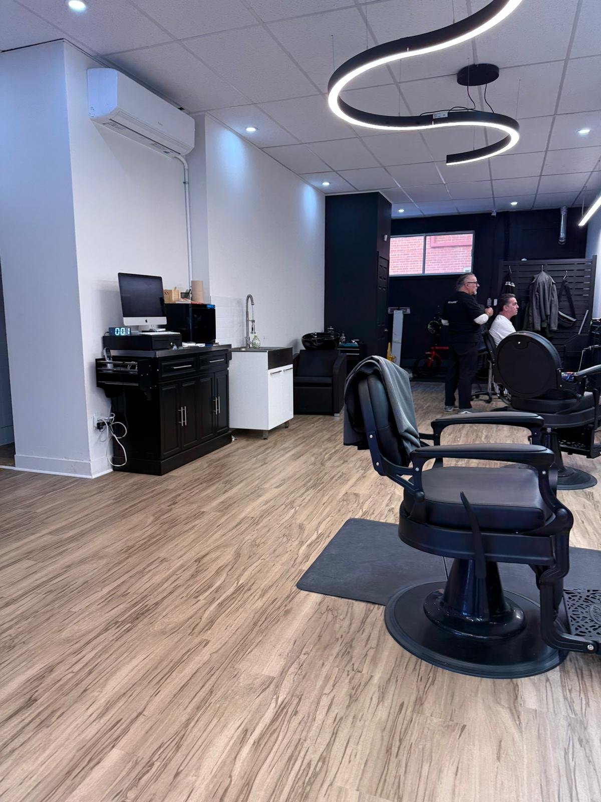 À louer ou à vendre – Salon de coiffure