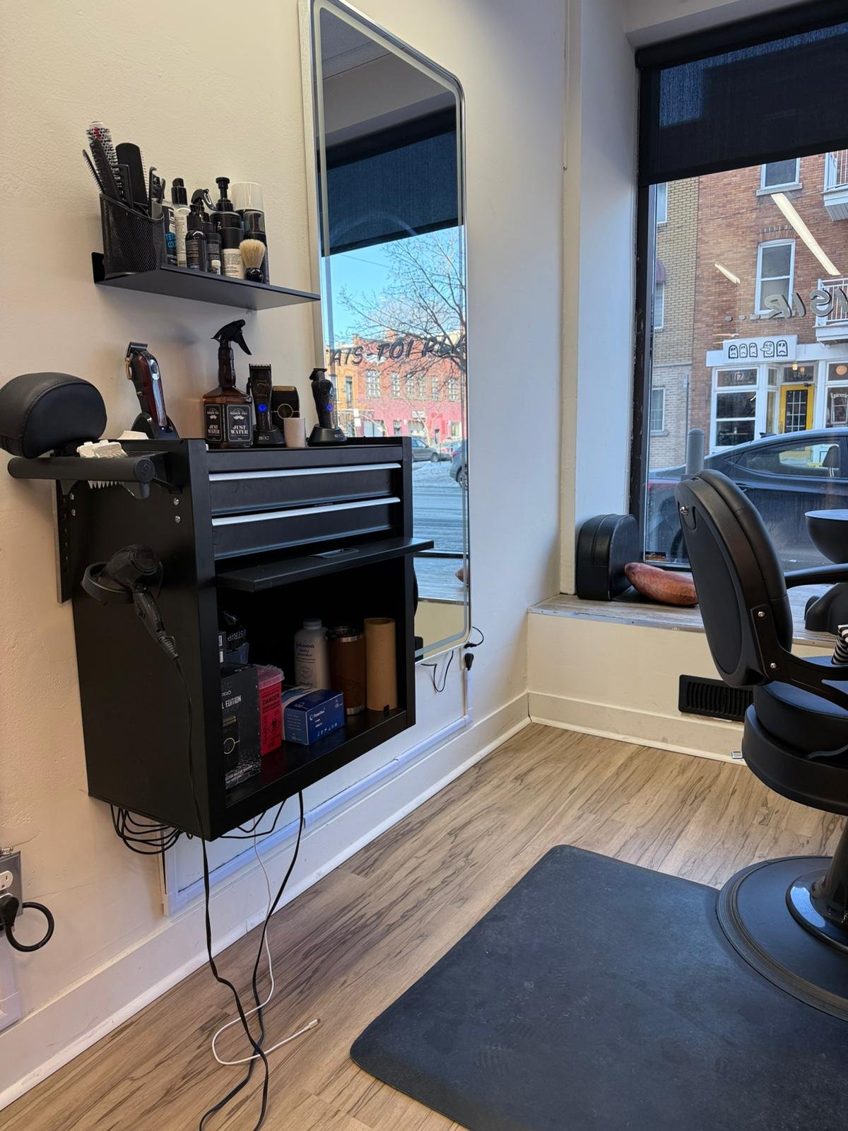 À louer ou à vendre – Salon de coiffure