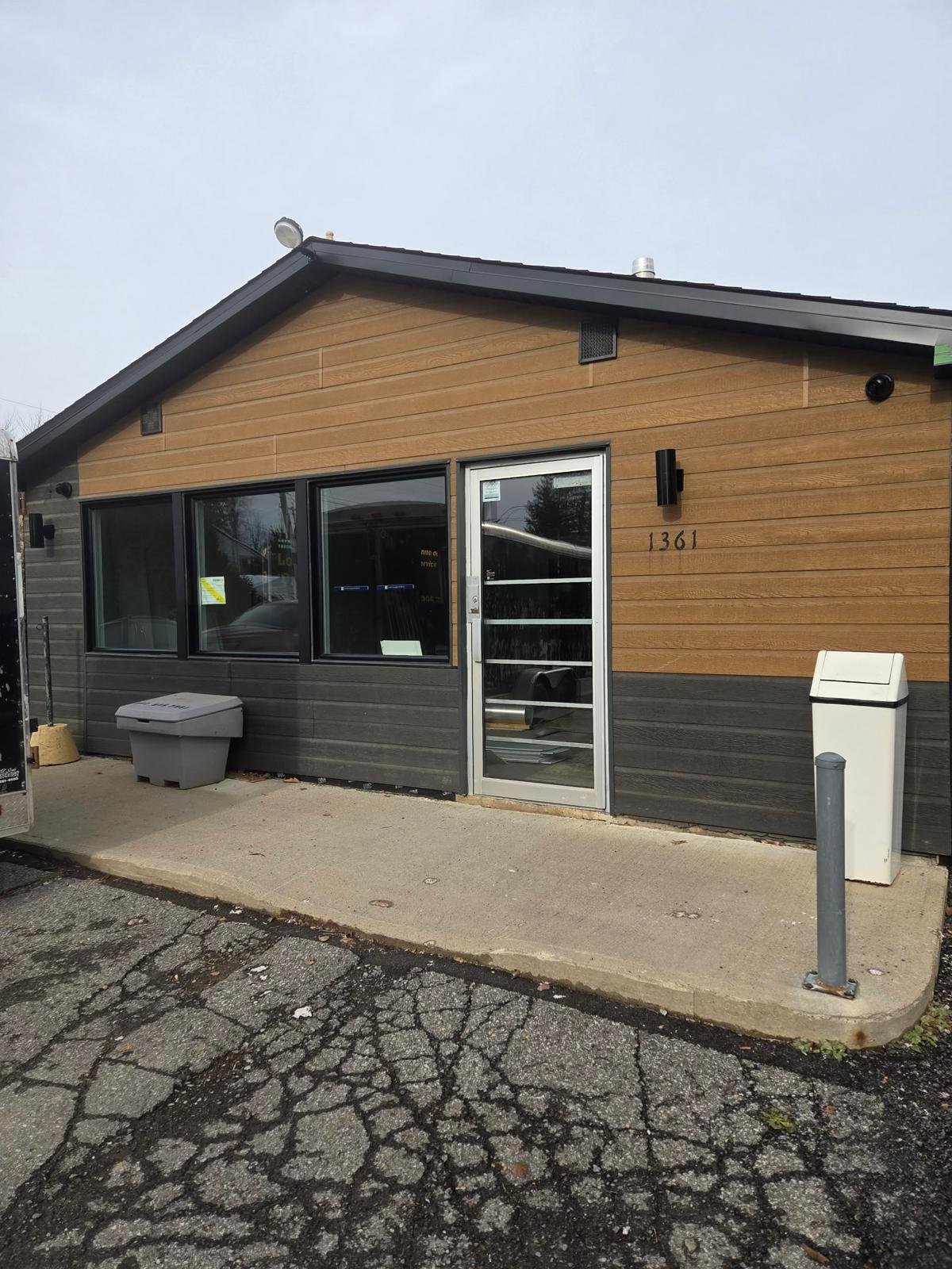 Épicerie Dépanneur des Bois inc.   Emplacement exclusif sans concurrents (restriction municipale)